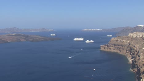 Ships-in-the-Santorini-caldera