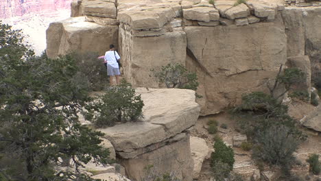 Arizona-Grand-Canyon-Touristen-Auf-Felsen