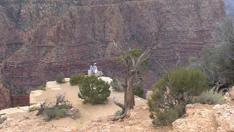 Gran-Cañón-De-Arizona-Con-Turistas