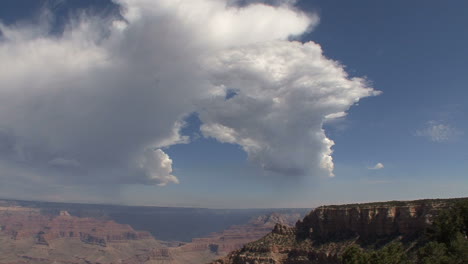 Gran-Cañón-De-Arizona-Con-Nubes