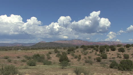Paisaje-De-Arizona-Con-Nubes