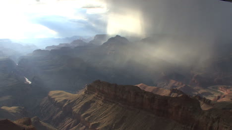 Arizona-rain-in-the-Grand-Canyon-pan