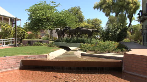 Arizona-Scottsdale-park-with-horse-statue