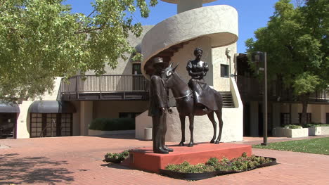 Arizona-Scottsdale-pioneer-statue