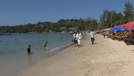 Kambodscha-Strand-Mit-Menschen