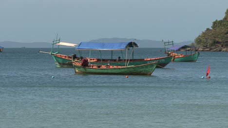 Kambodscha-Festgemachte-Boote