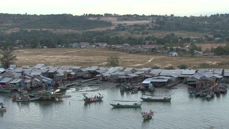 Kambodschanische-Fischer-Und-Boote