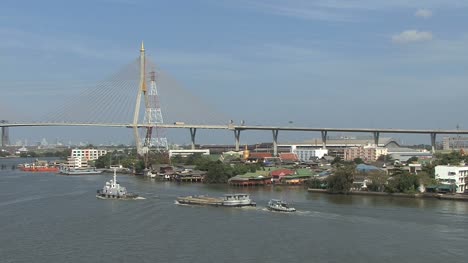 Blick-Auf-Die-Ufer-Des-Flusses-Chao-Phraya