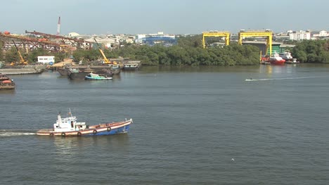 A-fishing-boat-on-the-Chao-Phraya-River5