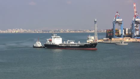 Haifa-Hafen-Mit-Einem-Frachtschiff