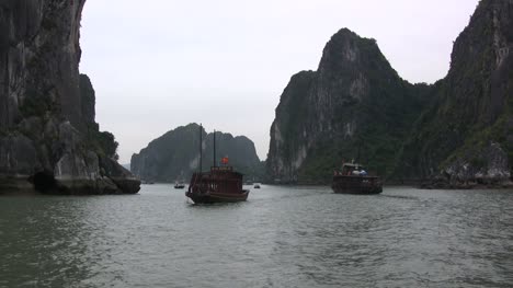 Halong-Bay-with-excursion-boats-and-karst