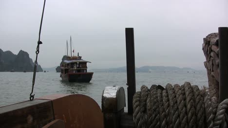 Bahía-De-Halong-Desde-Un-Barco-De-Excursión