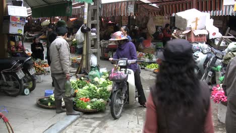 Hanoi-girl-on-motor-scooter