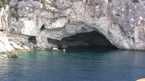 Lefkada-Nähert-Sich-Der-Grotte