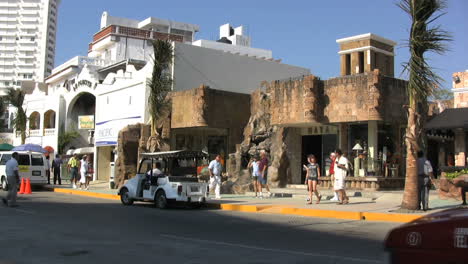 Mexico-Mazatlan-shopping-street