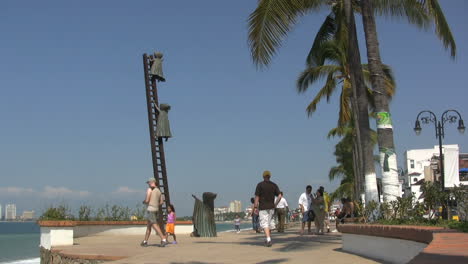 Mexico-Puerto-Vallarta-sculptures