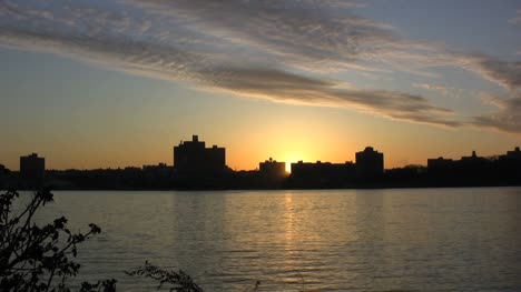 Sonnenaufgang-über-Dem-Hudson-River