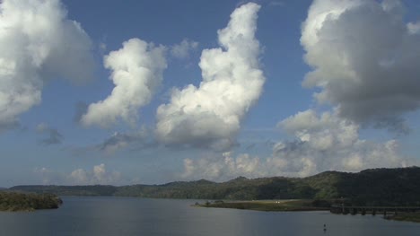Panamakanal-Wolken-See-Gatun