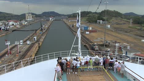 Panama-Kanal-Passagiere-Auf-Schiffs-Miraflores-Schleusen