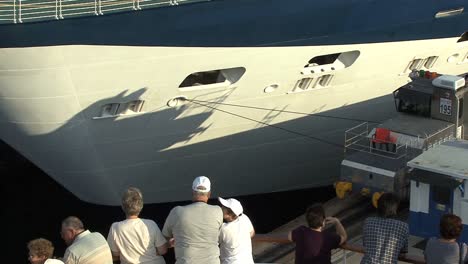 Passengers-watch-a-ship-in-Gatun-locks