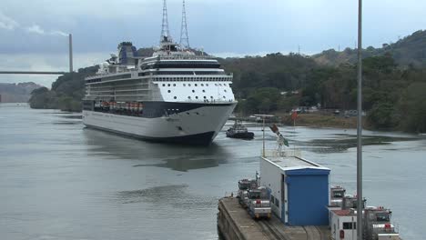 Panamakanal-Kreuzfahrtschiff