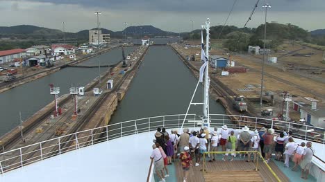 Panama-Canal-Miraflores-Locks-with-passengers-and-flag