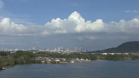 Panama-Stadt-Vom-Panama-Kanal