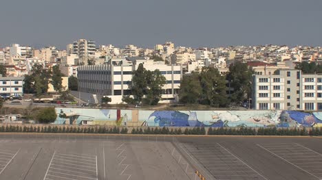 Piraeus-Una-Pared-Pintada-De-Colores