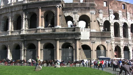 Rom-Touristen-Am-Kolosseum