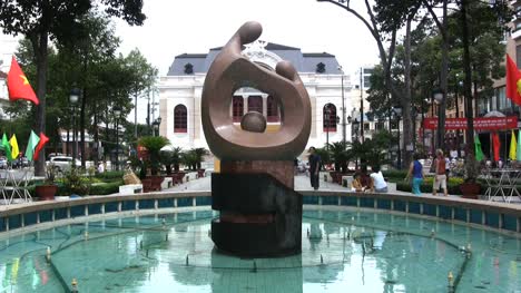 Escultura-De-La-Ciudad-De-Ho-Chi-Minh