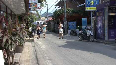 Thailand-Kho-Samui-Straße-Mit-Touristen