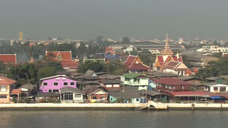 Siedlung-Am-Ufer-Des-Chao-Phraya