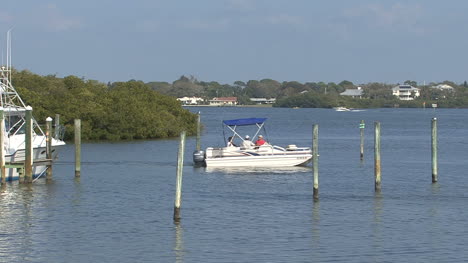 Barco-De-Florida-En-La-Bahía