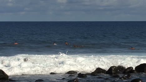 Hawaii-surfers-waves-splash-on-rocks