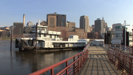 Gangplanks-to-boats-and-St-Paul