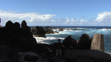 Hawaii-Junge-Bei-Laupahoehoe-Point-Waves