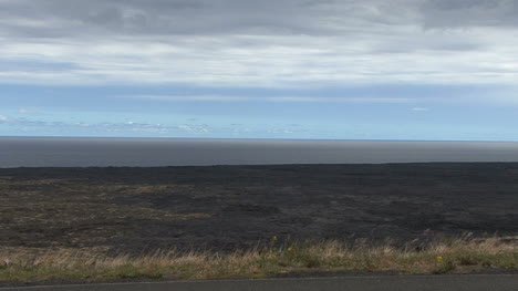 Borde-Del-Mar-En-El-Flujo-De-Lava-De-Kilauea