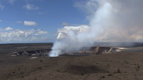 Rauchausbruch-Der-Kilauea-Caldera