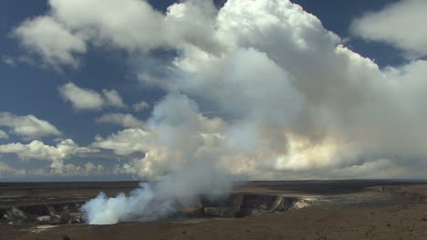 Kilauea-Eruptionssäule-Und-Wolken