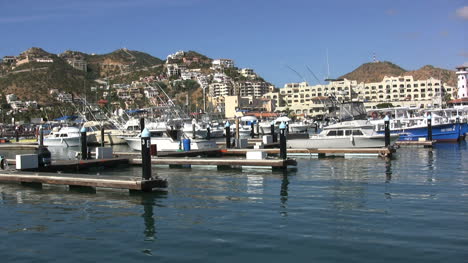 Puerto-De-Cabo-San-Lucas-Con-Barcos