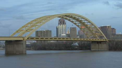 Cincinnati-Ohio-River-Bridge-Abend