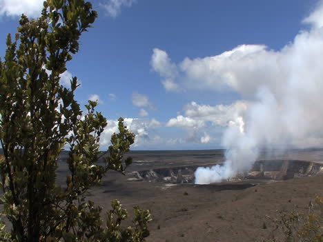 Erupción-De-La-Caldera-De-Bush-Y-Kilauea