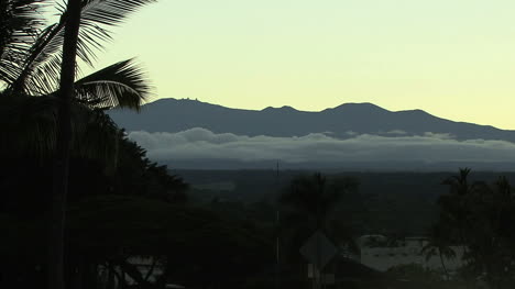 Hawaii-Mauna-Kea-In-Der-Abenddämmerung-Mit-Wolke