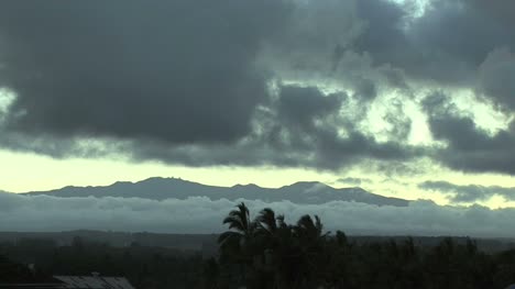 Hawaii-Mauna-Kea-Mit-Sich-Bewegenden-Wolken