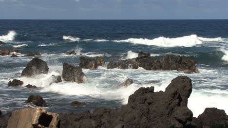 Hawaii-Wellen-Und-Gebrochener-Wellenbrecher-Laupahoehoe-2