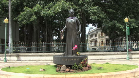Honolulu-Queen-Liliokalani-Estatua-Y-Palacio-2
