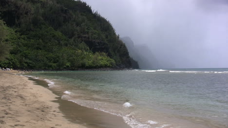 Kauai-Dramatic-coast-and-beach-with-fog