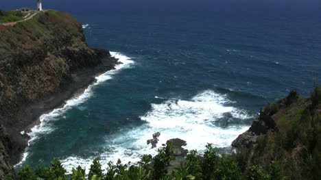 Kauai-Looking-down-at-waves-2