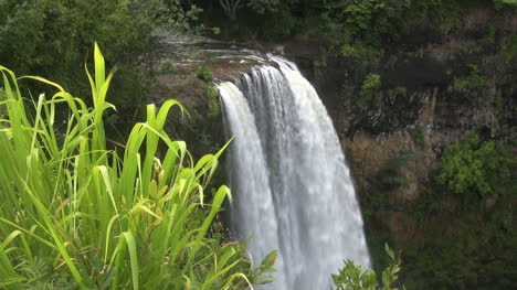 Kauai-Waterfall-off-edge-of-cliff-2