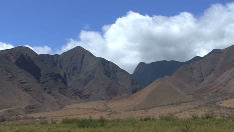 Nubes-Sobre-Las-Montañas-Del-Oeste-De-Maui